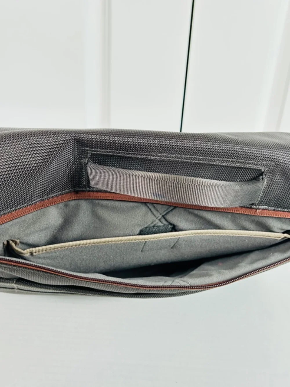 Like New Timbuk2 Command Messenger Bag Laptop Pockets Shoulder Strap